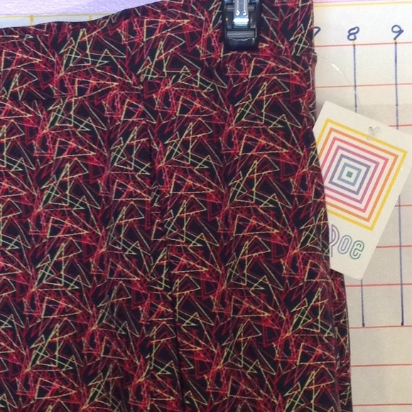 LuLaRoe women's geometric pattern size M skirt with pockets - Picture 6 of 7